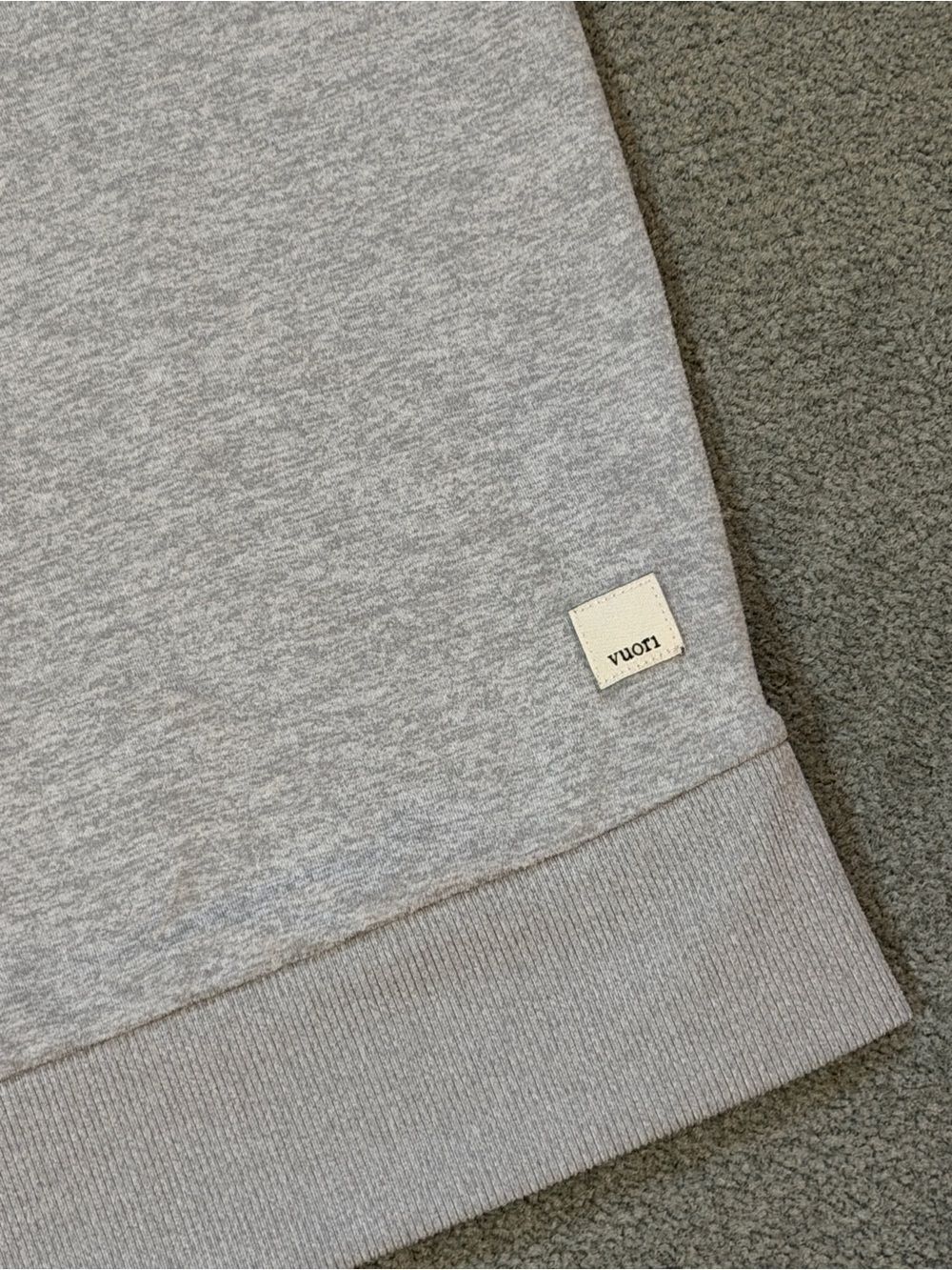 Vuori Halo Women's Modern Crewneck Lightweight Soft Grey Sweatshirt Size XS/S - Picture 3 of 11